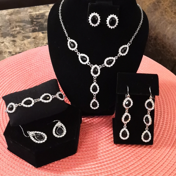 Jewelry Set - Picture 1 of 5